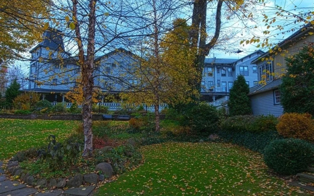 The Riverside Inn and Dinner