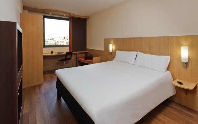 Отель ibis Barcelona Pza Glories 22 Испания, Барселона - 7 отзывов об отеле, цены и фото номеров - забронировать отель ibis Barcelona Pza Glories 22 онлайн комната для гостей