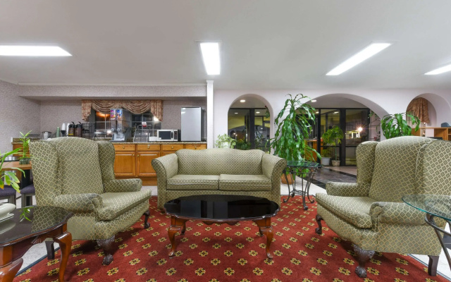 Super 8 by Wyndham Burleson Fort Worth Area