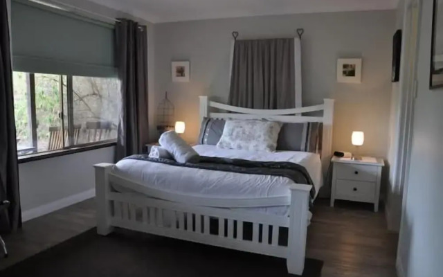 Bettenay Loft Spa Apartment & Lakeview Chalets