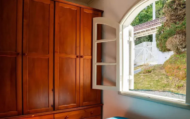Casa com Lareira Wi-fi e Varanda com Vista