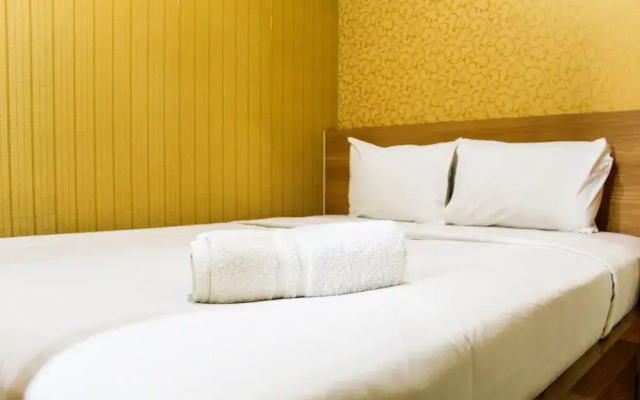 Comfortable and Fully Furnished 1BR Green Pramuka Apartment