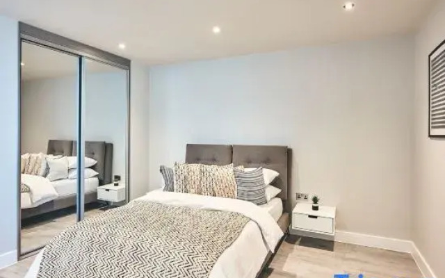 Studios in Central Bracknell, 30mins from London