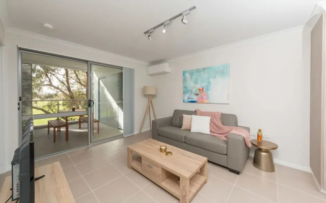 Lakeview Apartment Suite 18