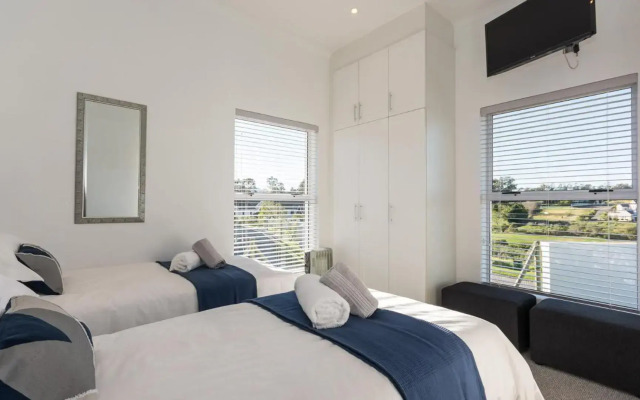 21 Manor Kingswood