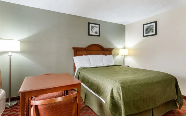 Econo Lodge Huntington Barboursville University Area