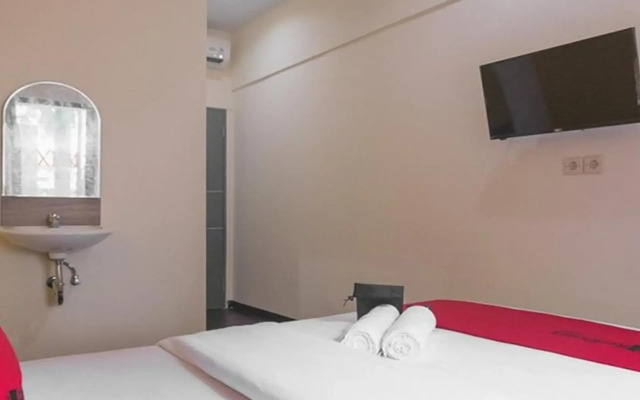 RedDoorz near ITC Mangga Dua