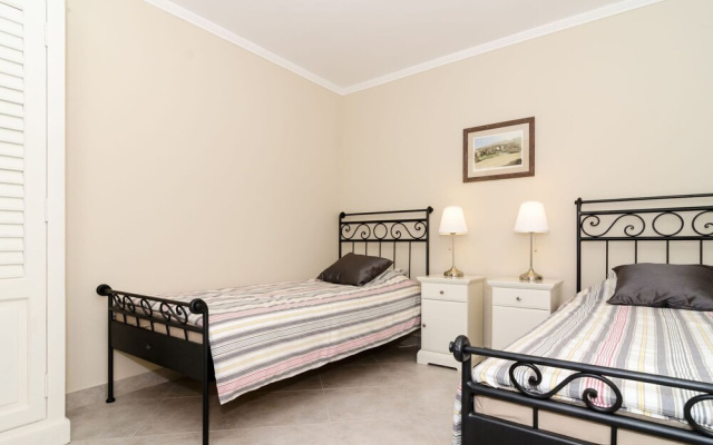 Apartments Gaura - One-bedroom Apartment With Terrace