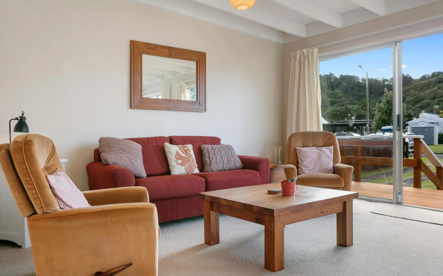 Clara's Togs and Towels - Waihi Accommodation - Bachcare NZ