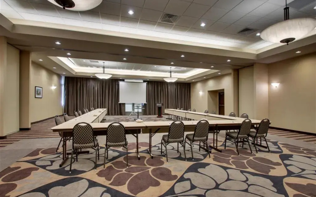 Drury Plaza Hotel Broadview - Wichita