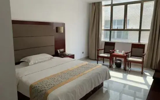 Jinyuan Business Hotel (Danzhou Bus Station)