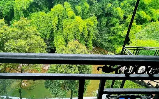 Qingcheng Mountain Wild Resort