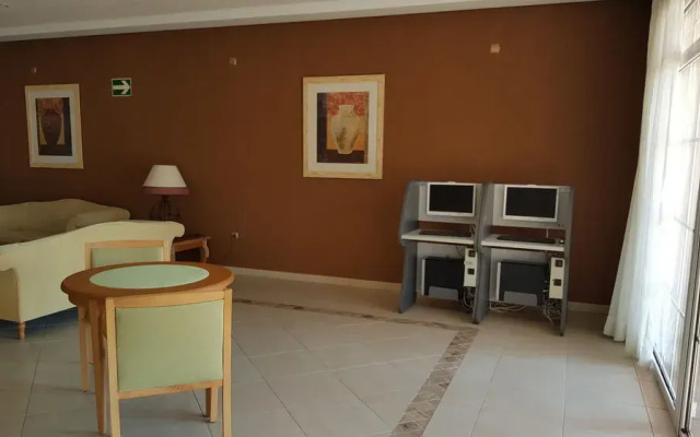 Suite Hotel Puerto Marina