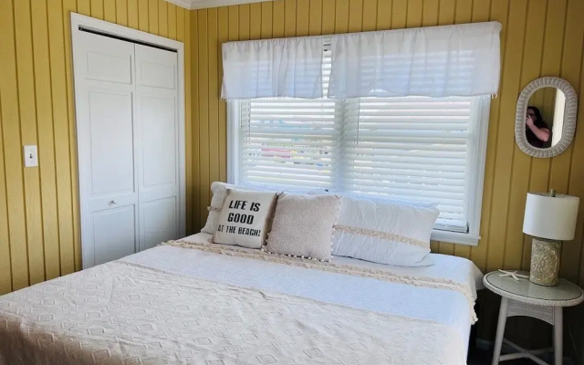Fore Shore West- 4 Bedroom Home by RedAwning