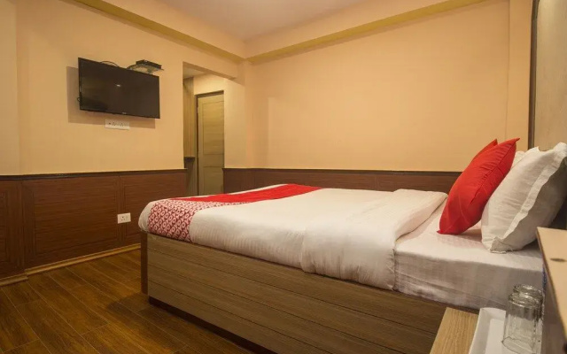 Oyo 22296 New Amber Hotel