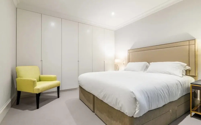 Luxury 3BR Home in Knightsbridge W/sauna, 6 Guests