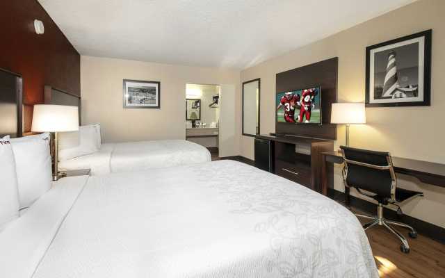 Red Roof inn Plus