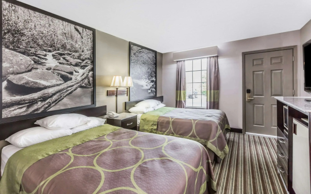 Super 8 by Wyndham Clinton