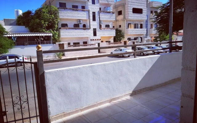 Al Hawari Apartments - Al Farouk Street
