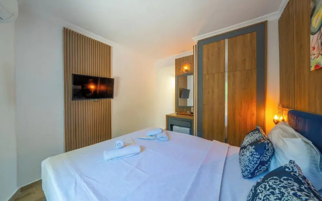 Halikarya Hotel & Restaurant Beach