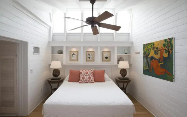 Simonton Court Historic Inn & Cottages
