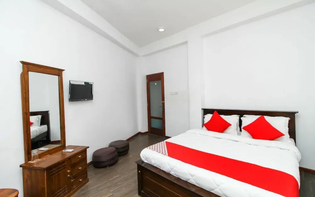 OYO 371 River Palace Hotel