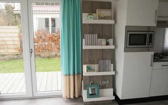 Comfy Chalet With Dishwasher, Near the Wadden Sea