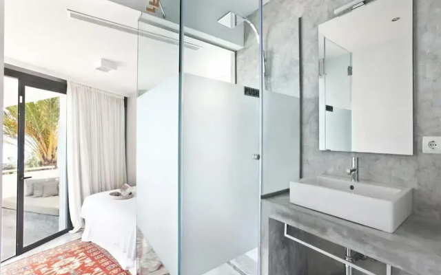 Holiday Home With Private Jacuzzi