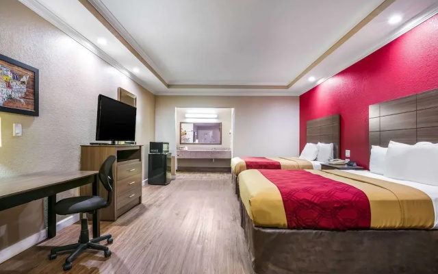 Econo Lodge Inn & Suites Memphis area