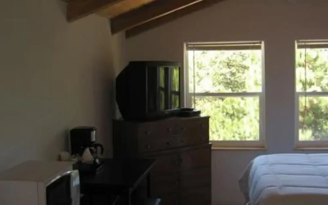 Crater Lake Inn & Retreat