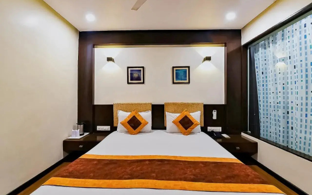 OYO Rooms Ahmedabad Maninagar Station