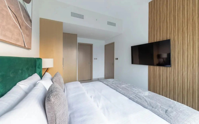 Spacious 2BR with Burj Khalifa View