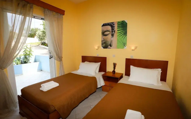 Agios Georgios - 2 Beds - Sleeps 4 - Free Parking