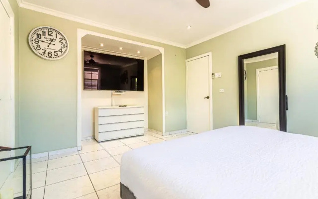 Large Villa With View! Private Pool Free Utilities!