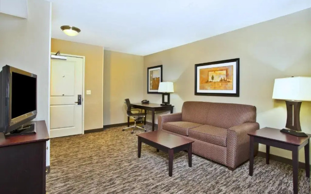 Holiday Inn & Suites Green Bay Stadium by IHG