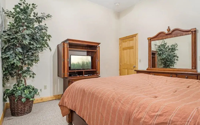 Lakeside Lodge