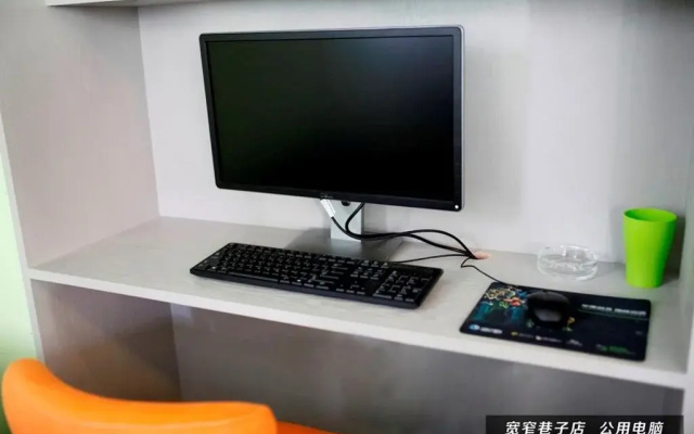 Shuttle International Youth Hotel (Chengdu Kuanzhai Alley & Renmin Park Subway Station Branch)