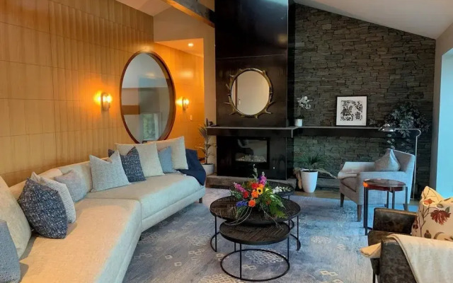 Te Whaanga Retreat & Spa Lodge & Canvastown Luxury Glamping Tents