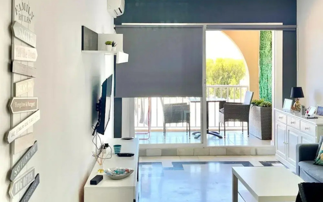 Seaside Flat With Shared Pool