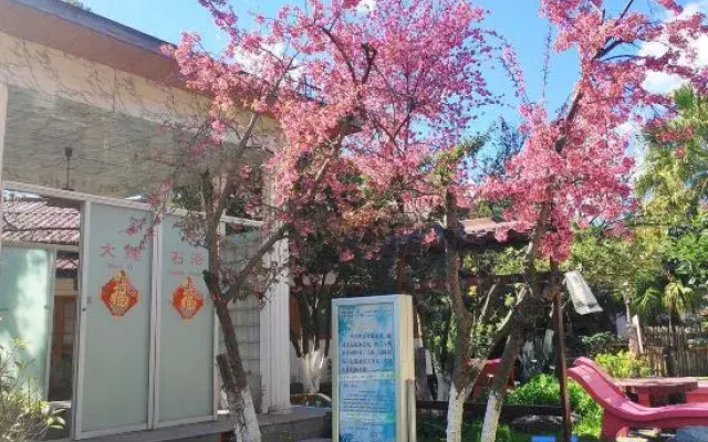 Yingyuetan Hotspring Hotel