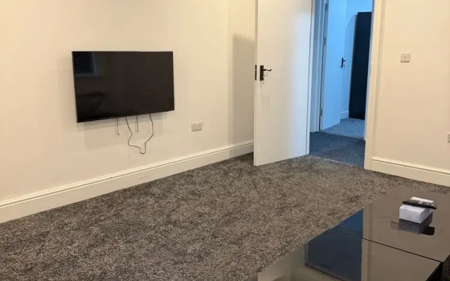 Lutom 2 Bed Flat - 1 With Sofa bed Sleeps 4