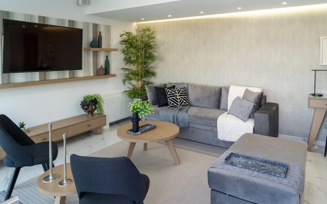 The Lop Athens Holiday Luxury Suites