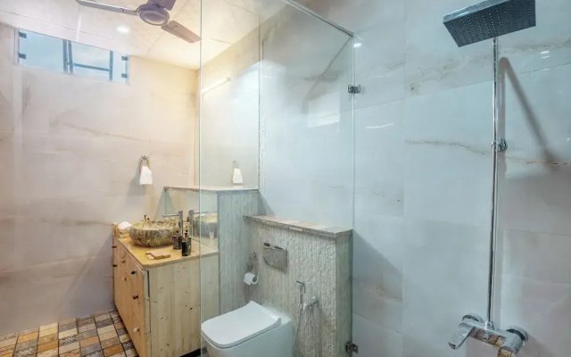 ELIVAAS 3 BHK Handa's Getaway with pool