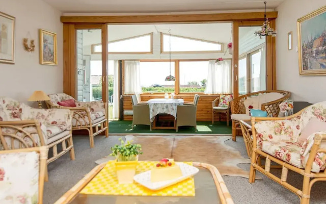 Panoramic Cottage Retreat-by Traum
