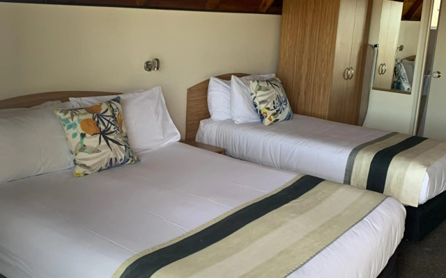 Mountain Chalets Motel