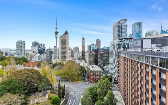 Stunning Sky Tower View Studio Pool And Gym!