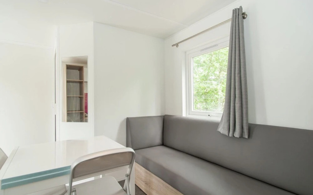 Nicely Furnished Chalet With Dishwasher, Close to North Sea