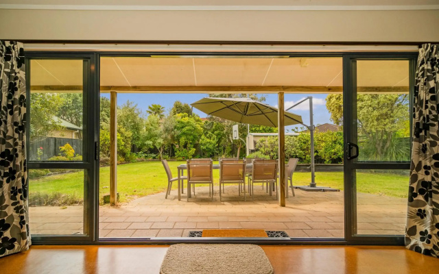 Kowhai Corner - Matarangi Holiday Home