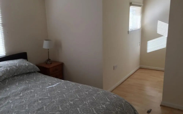 8 Varis Apartments