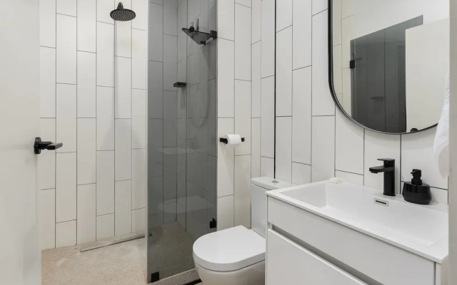 Modern Apartment in De Waterkant | Private Rooftop